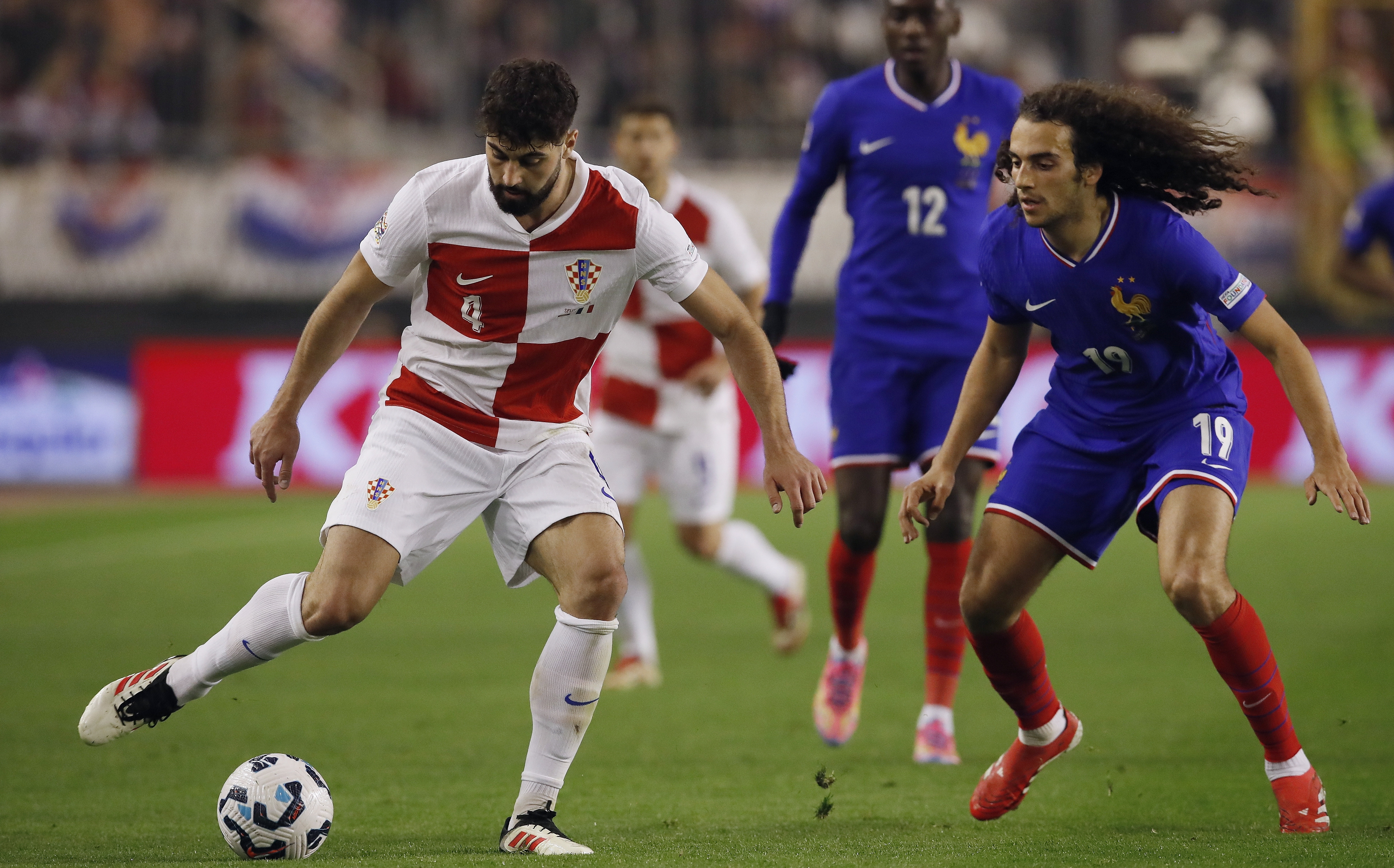 克罗地亚国家队在欧锦赛上力克对手,晋级 克罗地亚国家队在欧锦赛上力克对手,晋级