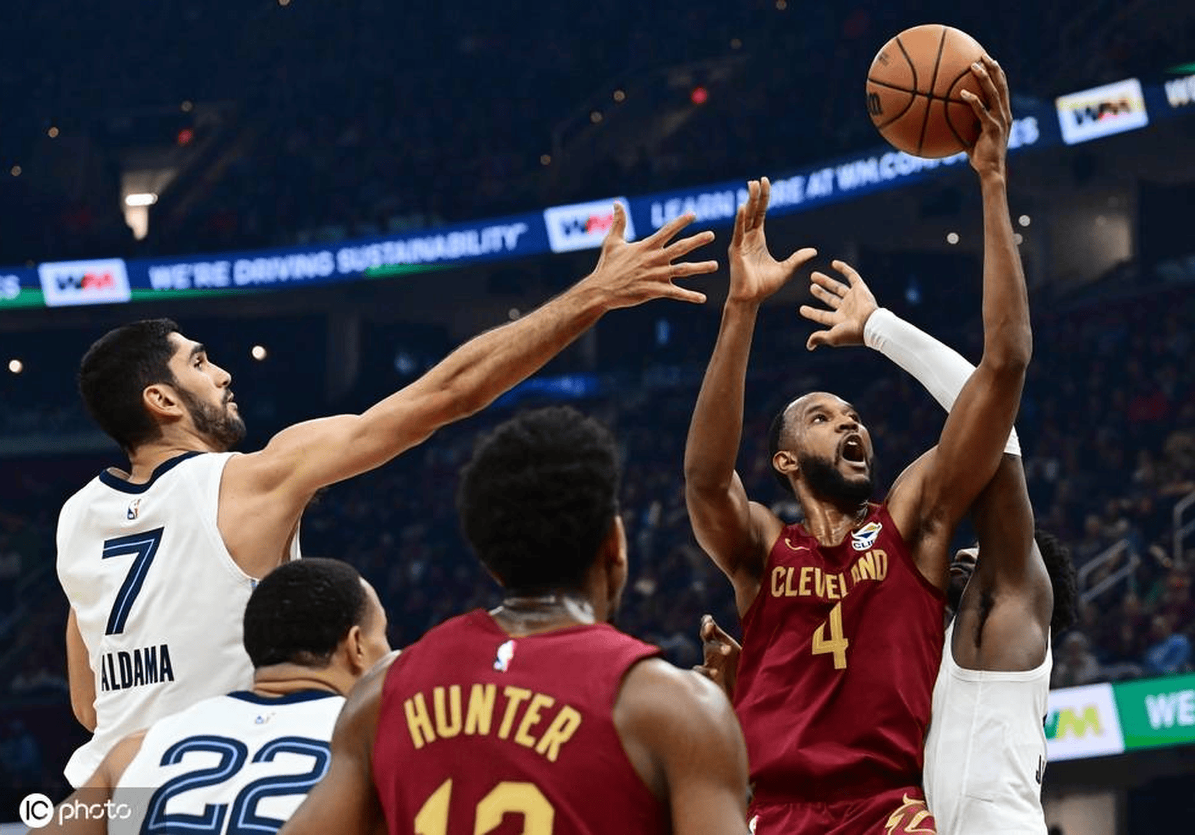 包含灰熊击败开拓者，晋级季后赛次轮的词条