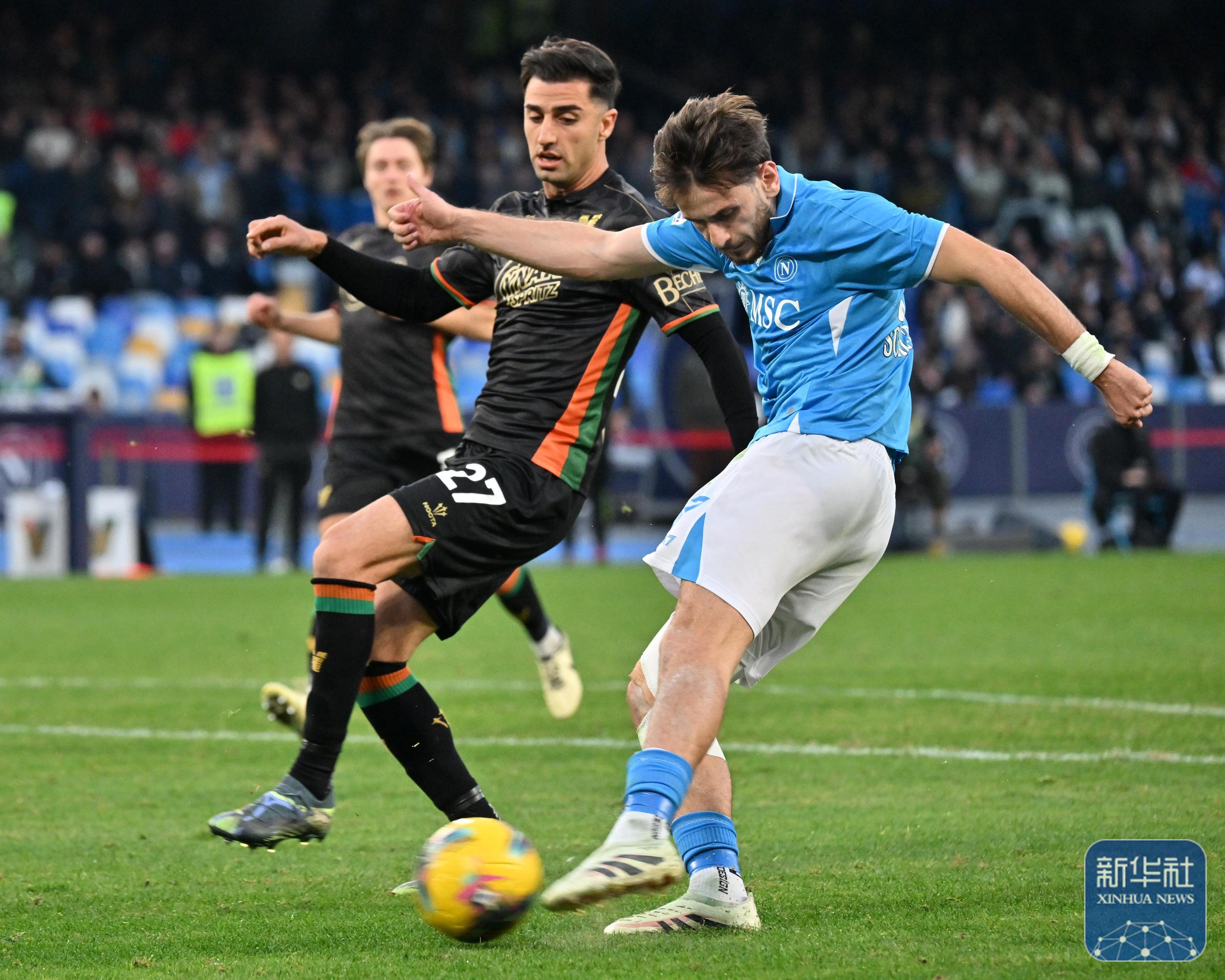 罗马客场战平那不勒斯，保持不败纪录