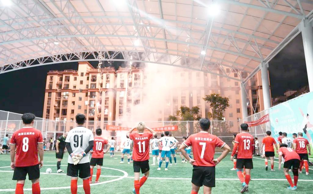 包含球员精彩表现助队胜利，拼搏精神感动现场观众的词条