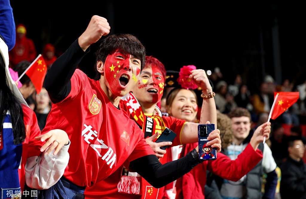 九游中国-包含比赛中的精彩瞬间让球迷为之疯狂，场面震撼的词条