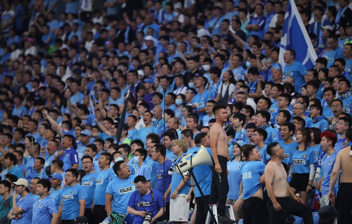 包含比赛中的精彩瞬间让球迷为之疯狂，场面震撼的词条