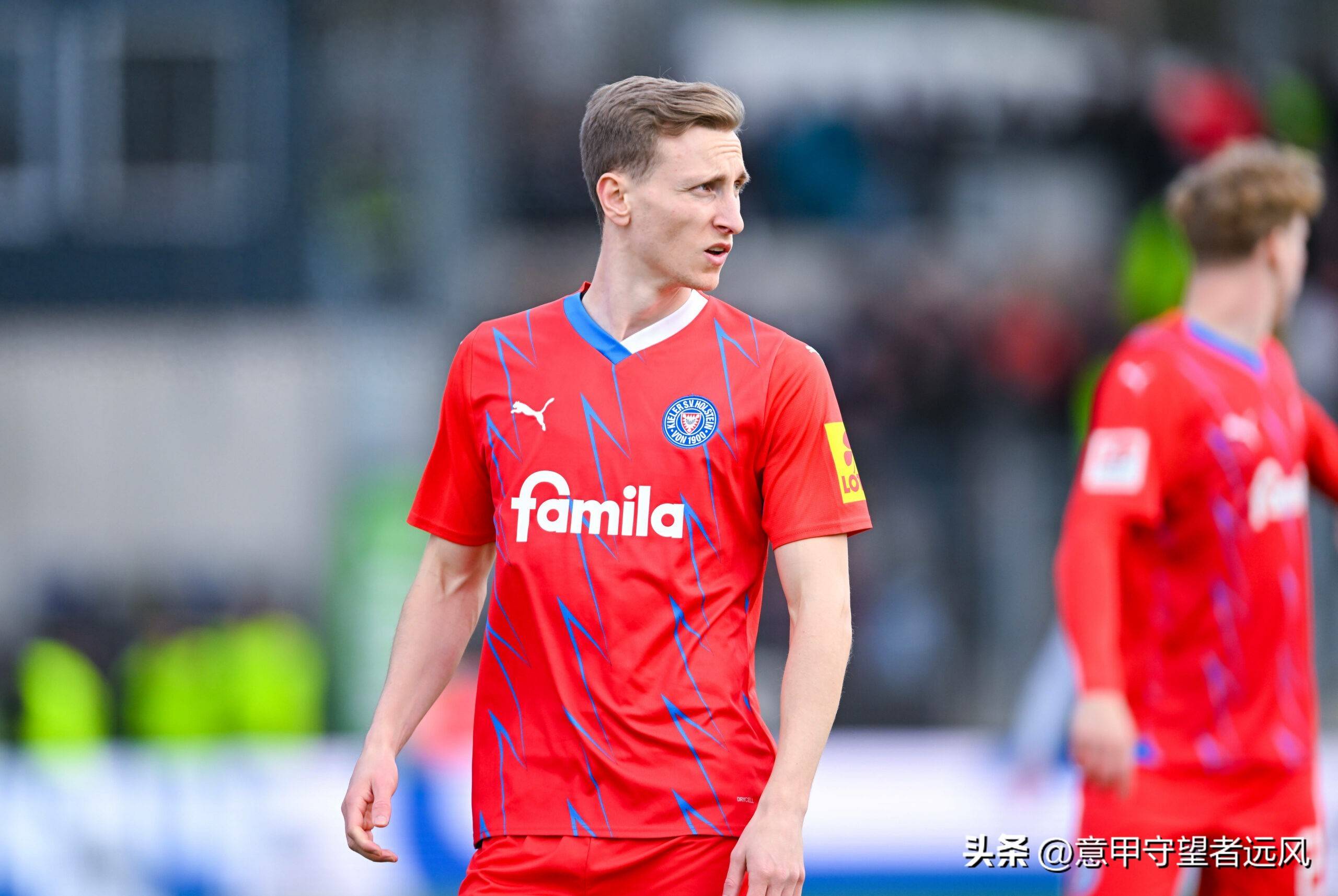 关于卡尔斯鲁厄在客场力克杜塞尔多夫，取得连胜的信息