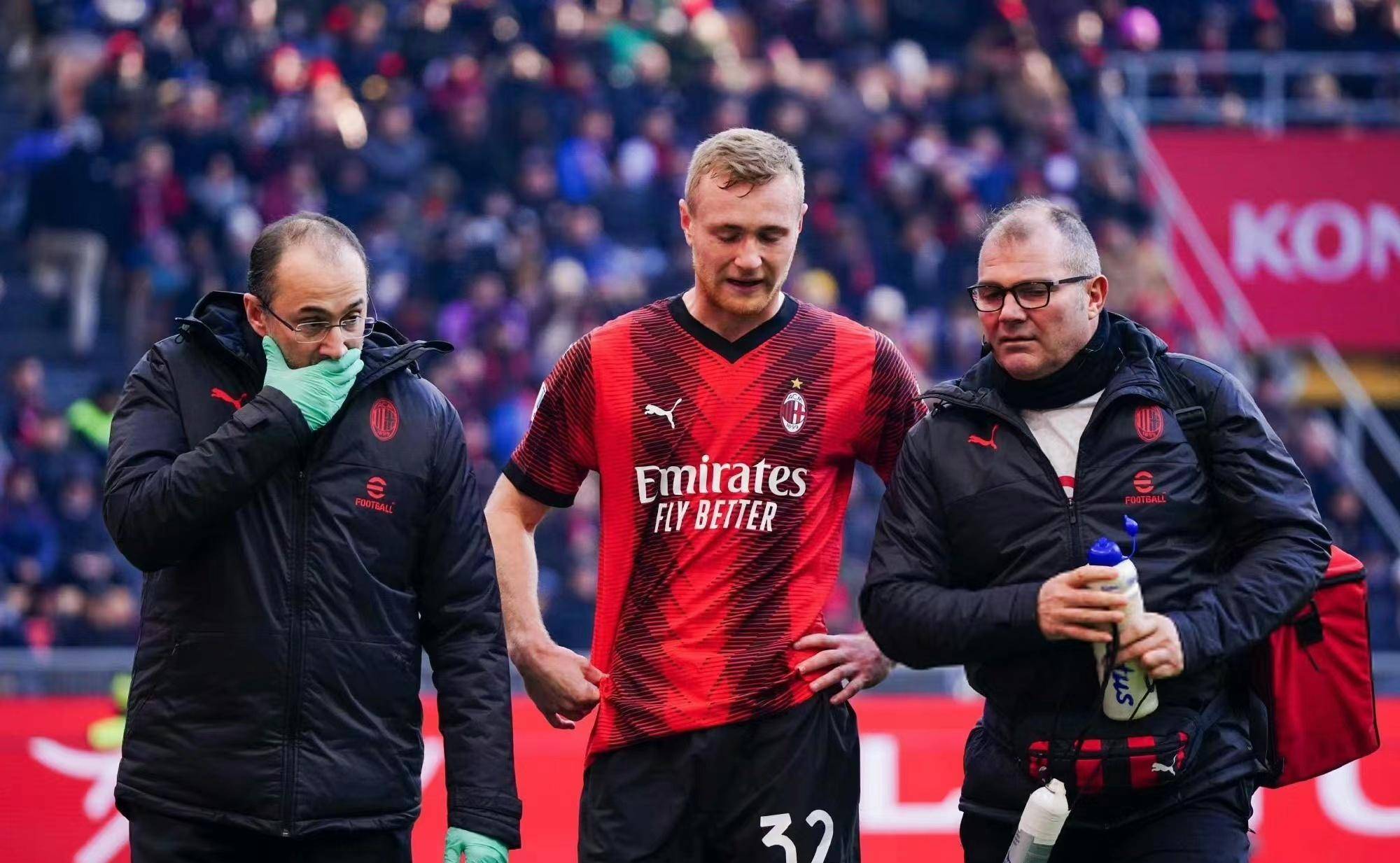 AC米兰门将表现出色,帮助球队获胜 AC米兰门将表现出色,帮助球队获胜