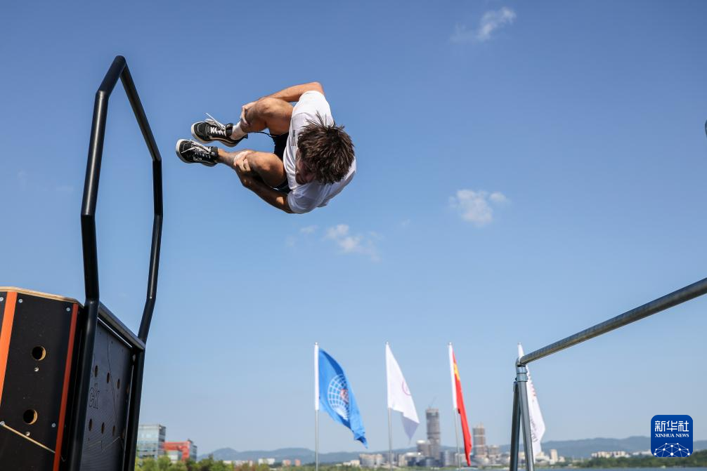 包含日本短跑选手飞快奔跑,刷新个人最佳成绩的词条 包含日本短跑选手飞快奔跑,刷新个人最佳成绩的词条