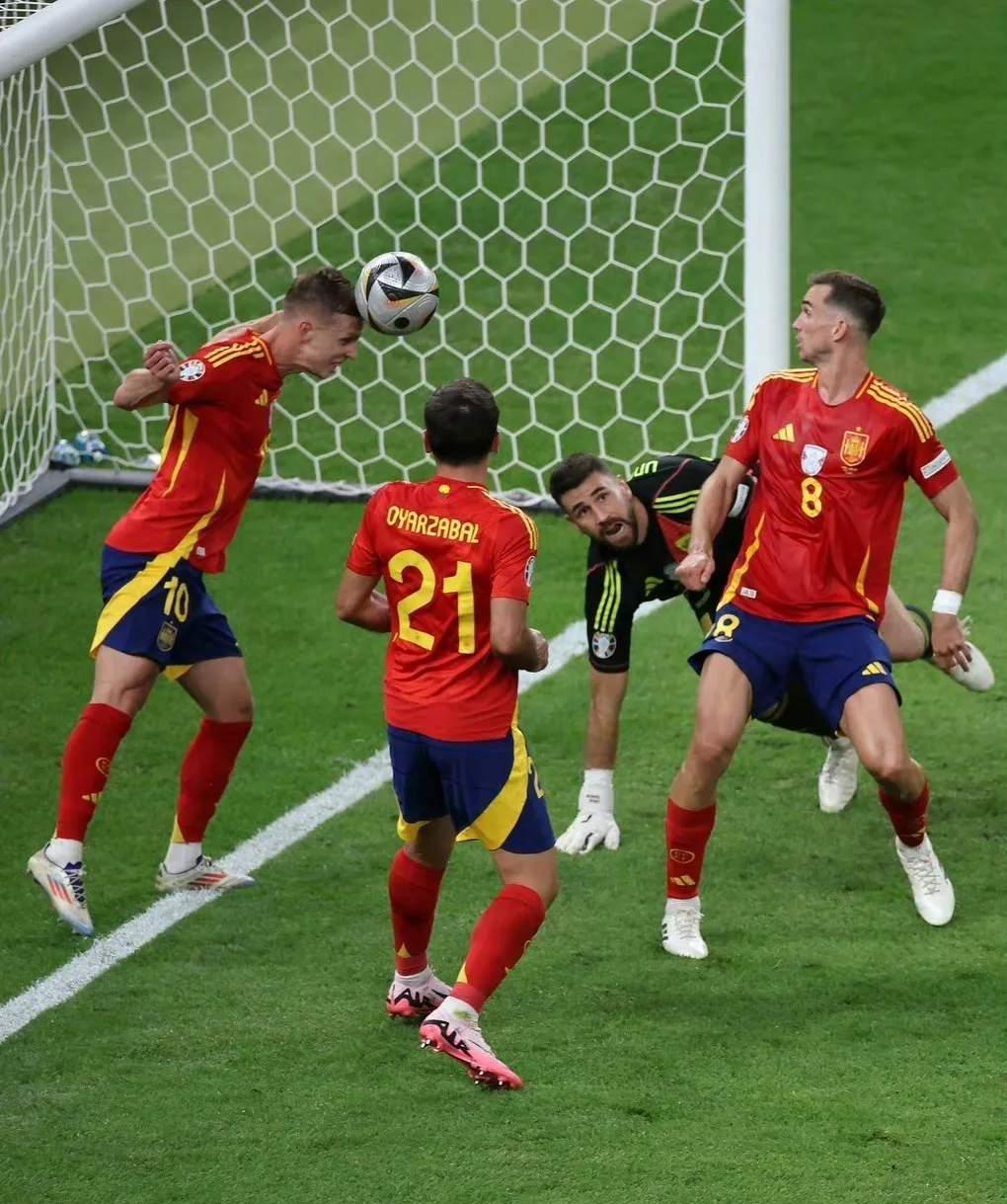 精妙对抗两队球员的精彩表现互相呼应