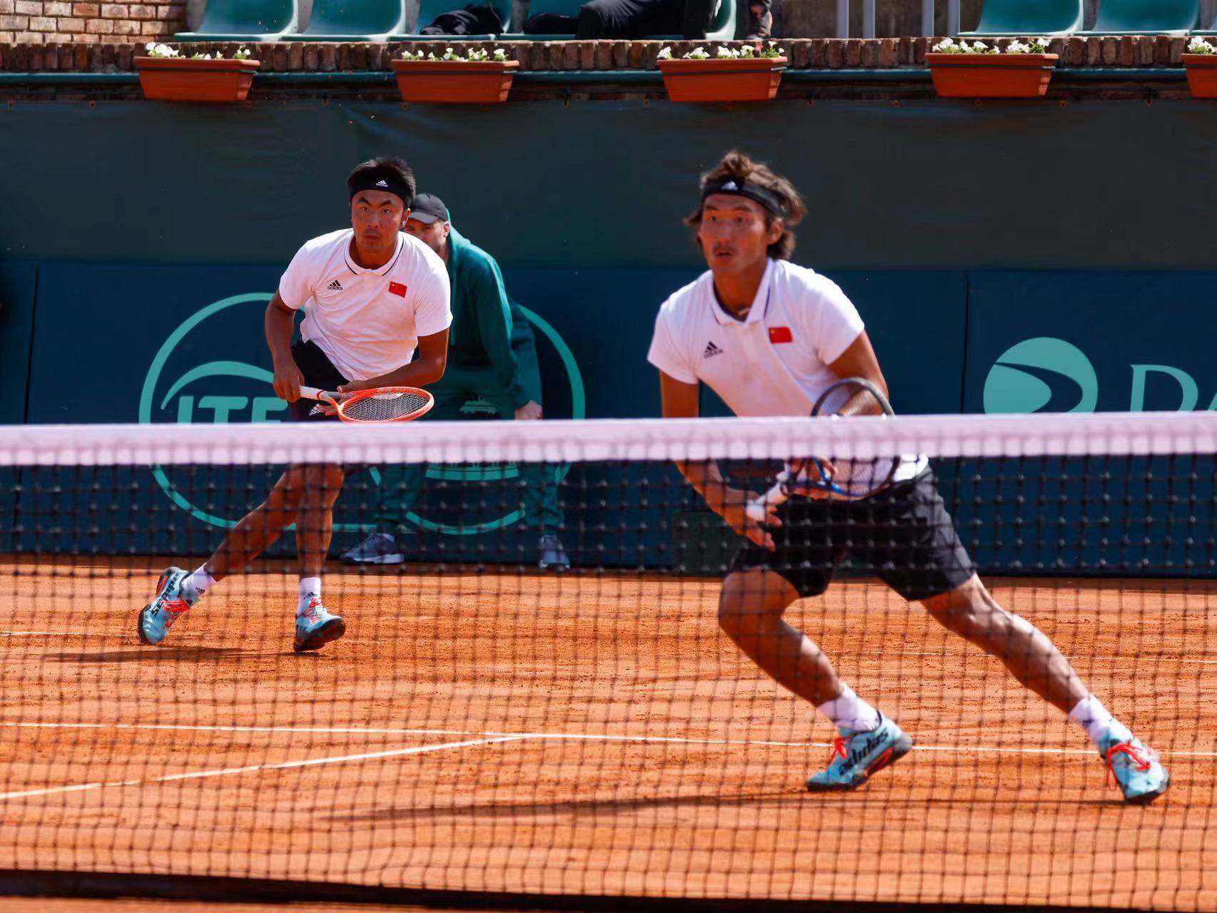 乌拉圭排球选手取得意外胜利 乌拉圭排球选手取得意外胜利