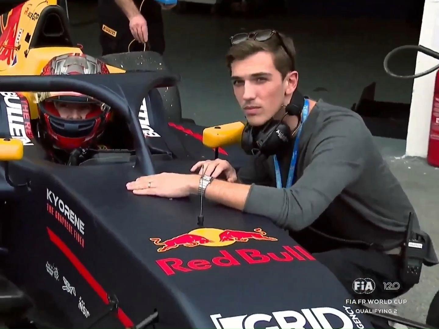 九游体育平台-关于梅赛德斯翻盘雷诺车队，周冠宇带队取胜的信息