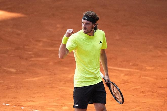 包含澳大利亚网球队险胜日本网球队，西西帕斯打破历史纪录的词条