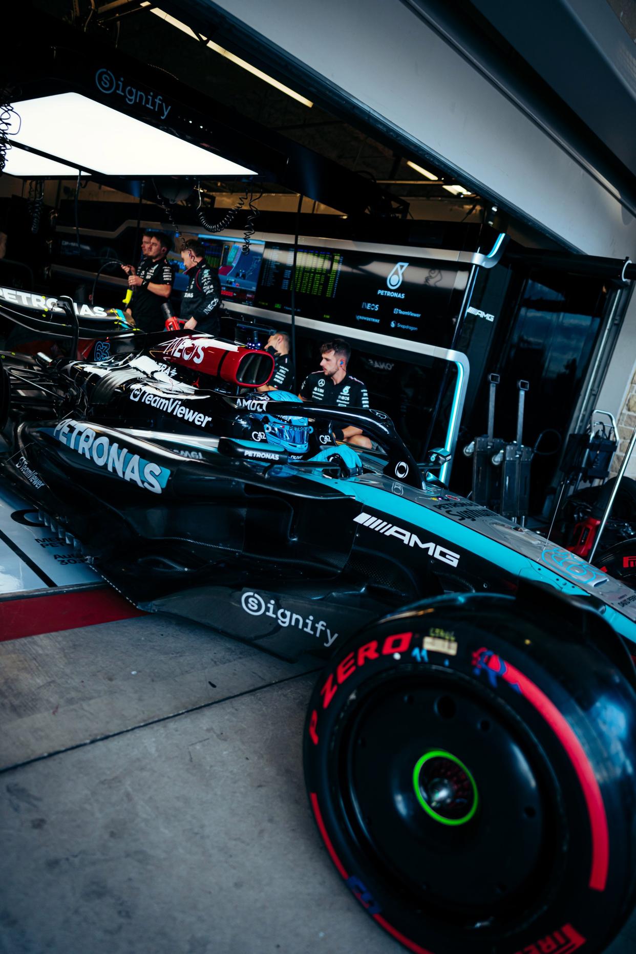 九游娱乐网页-索伯车队鏖战梅赛德斯，拉塞尔统治全场的简单介绍