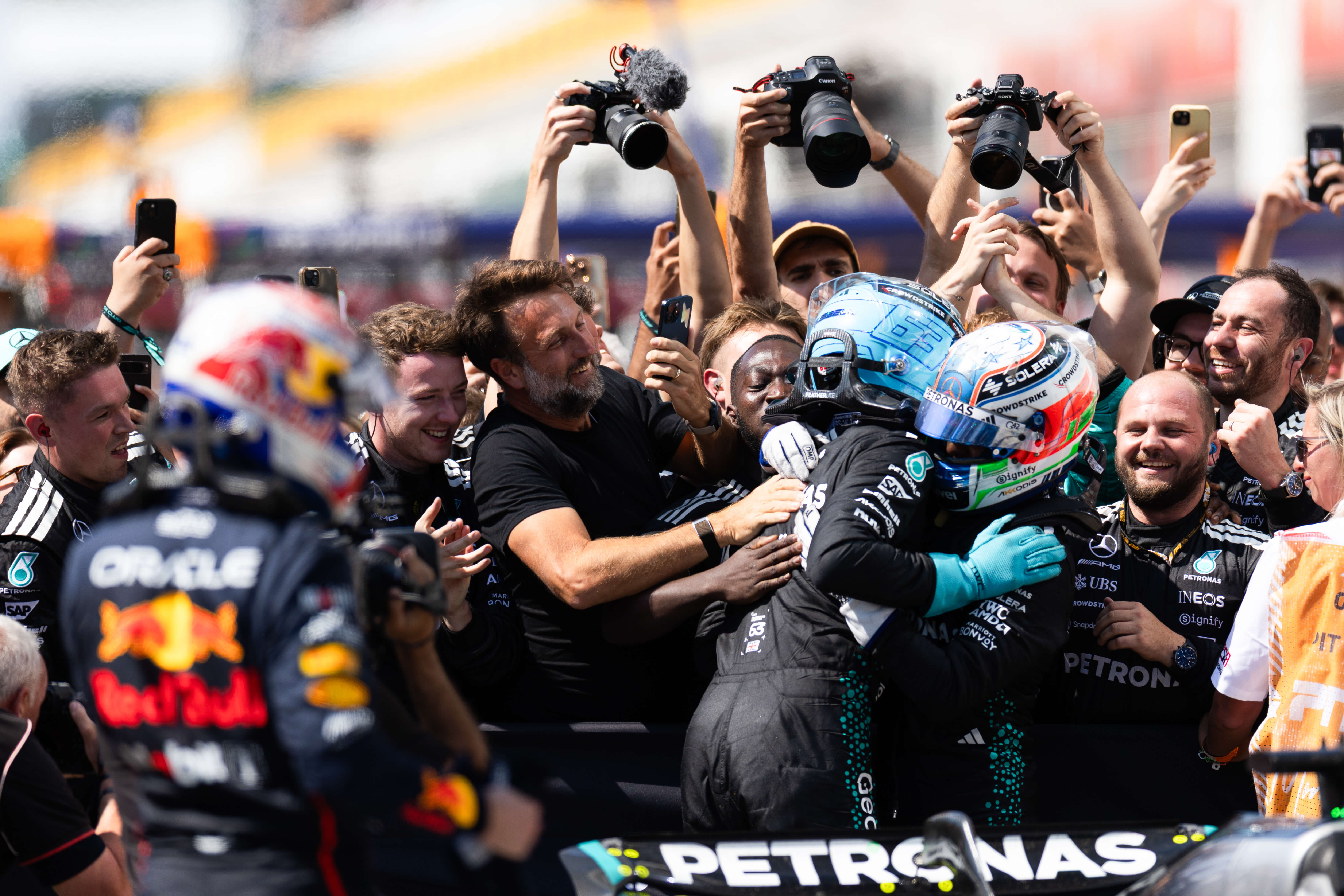 索伯车队鏖战梅赛德斯,拉塞尔统治全场的简单介绍 索伯车队鏖战梅赛德斯,拉塞尔统治全场的简单介绍