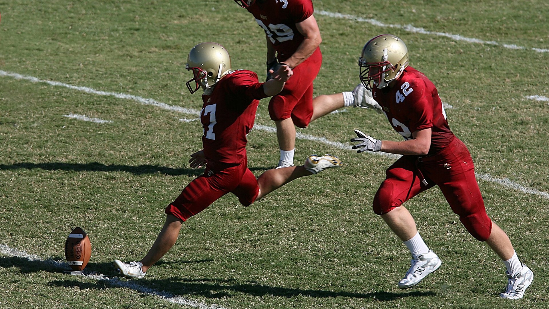 九游中国-从美加墨世界杯焦点战到湖人收割勇士，体育世界的双重变奏
